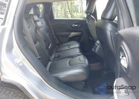 2017 Jeep Cherokee Latitude 4X4 from USA, damaged, VIN 1C4PJMCS2HW631714